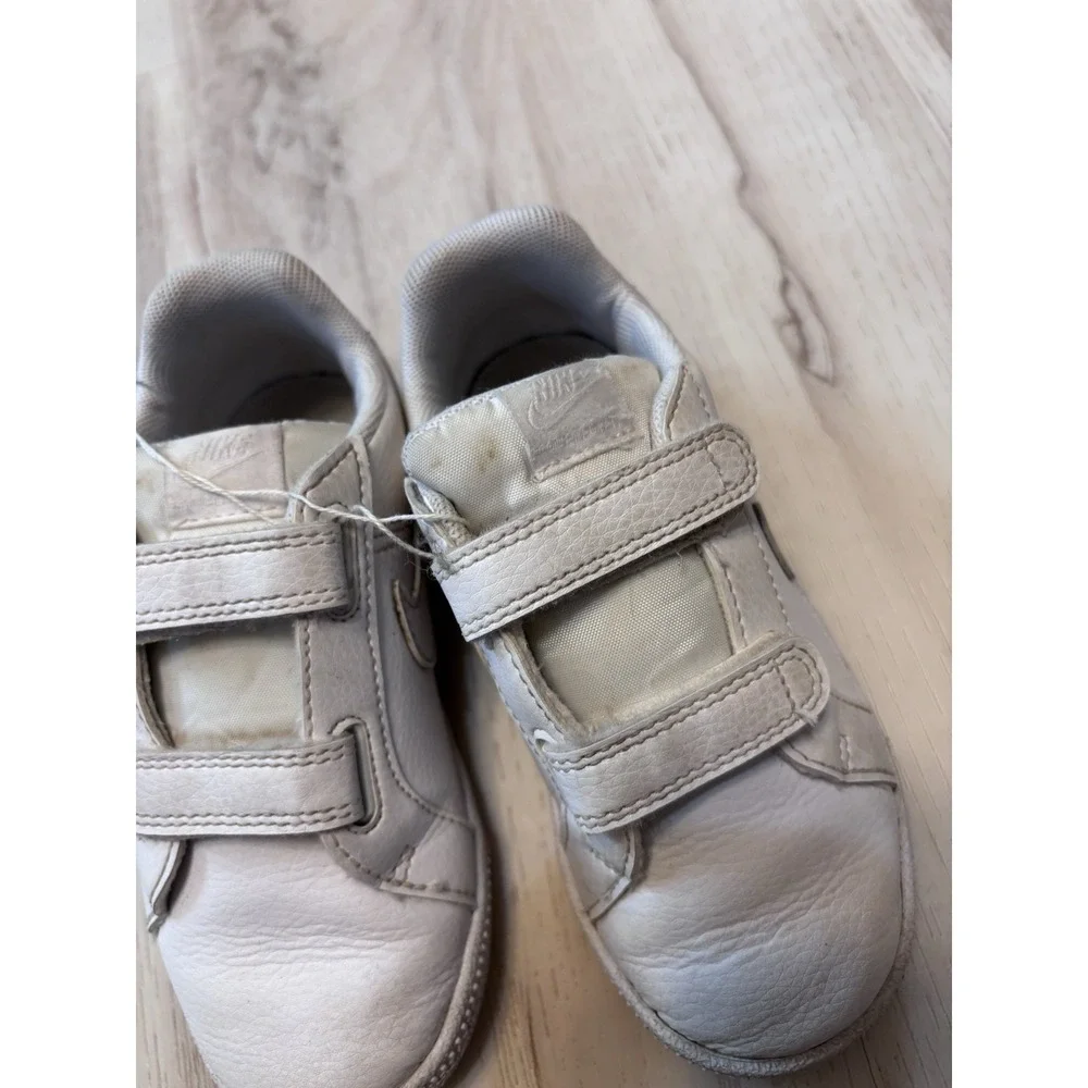 white Nike Court Royale toddler sneakers‎ with hook-and-loop closure Size 9C